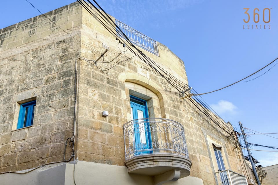 Property building, Day, Landmark view