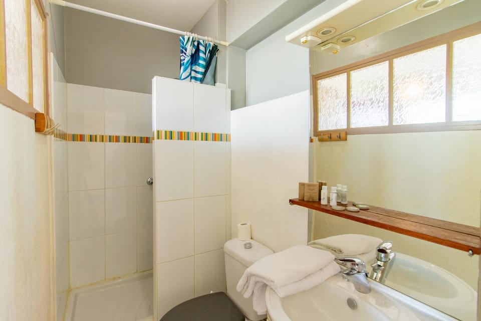 Shower, towels