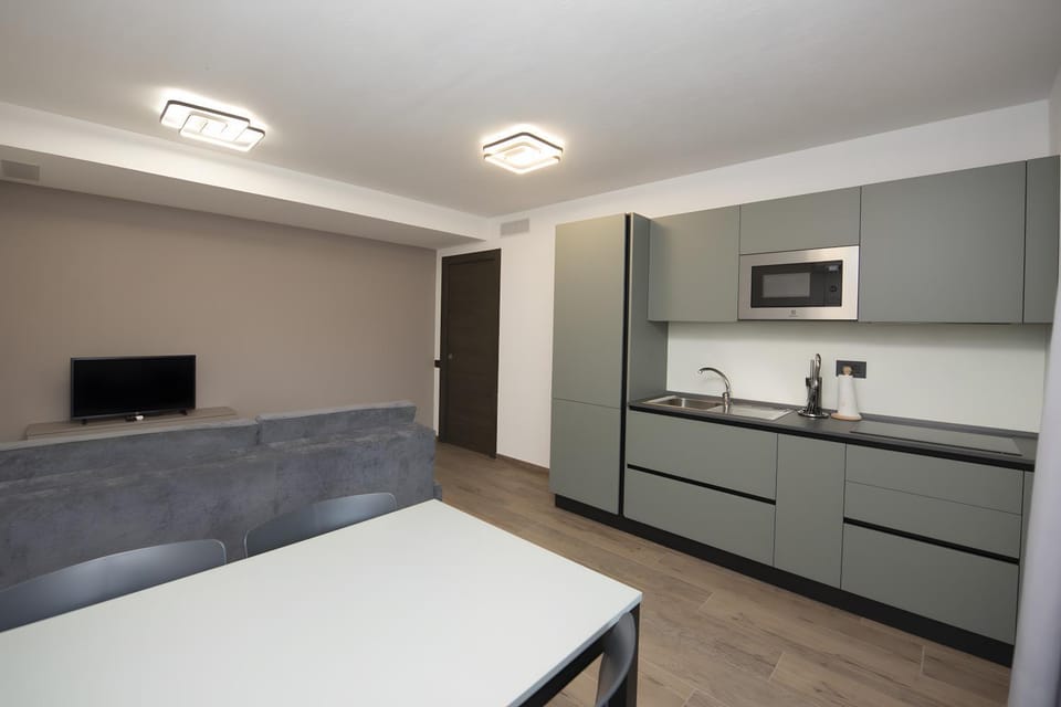 Property building, Kitchen or kitchenette, Living room