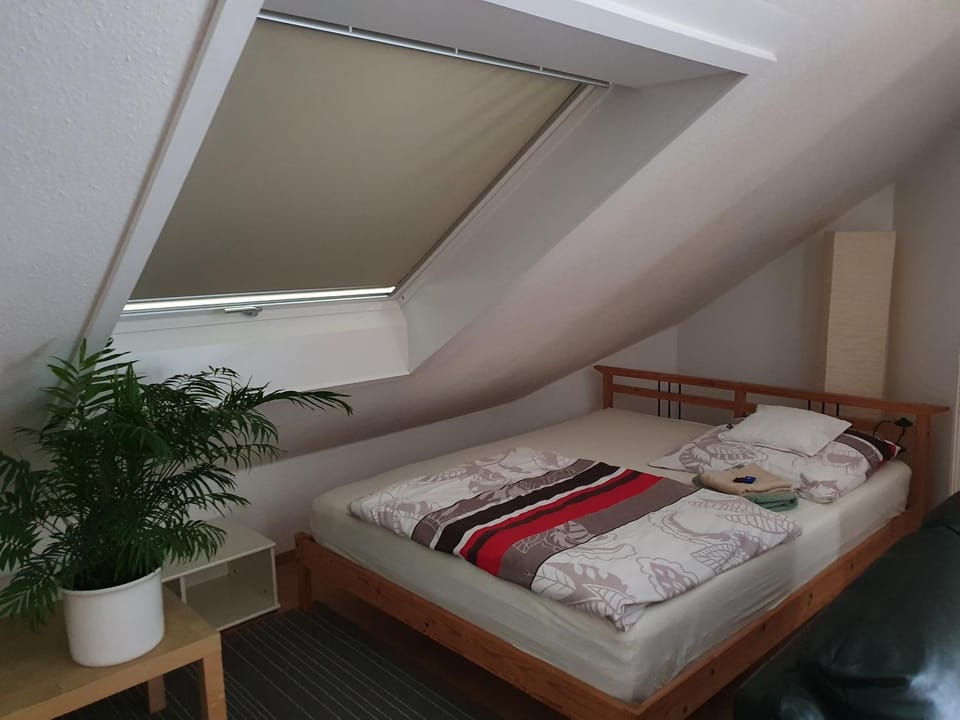 Bedroom, towels