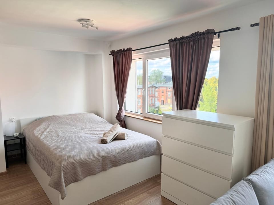Bed, View (from property/room), Seating area, Bedroom, wardrobe