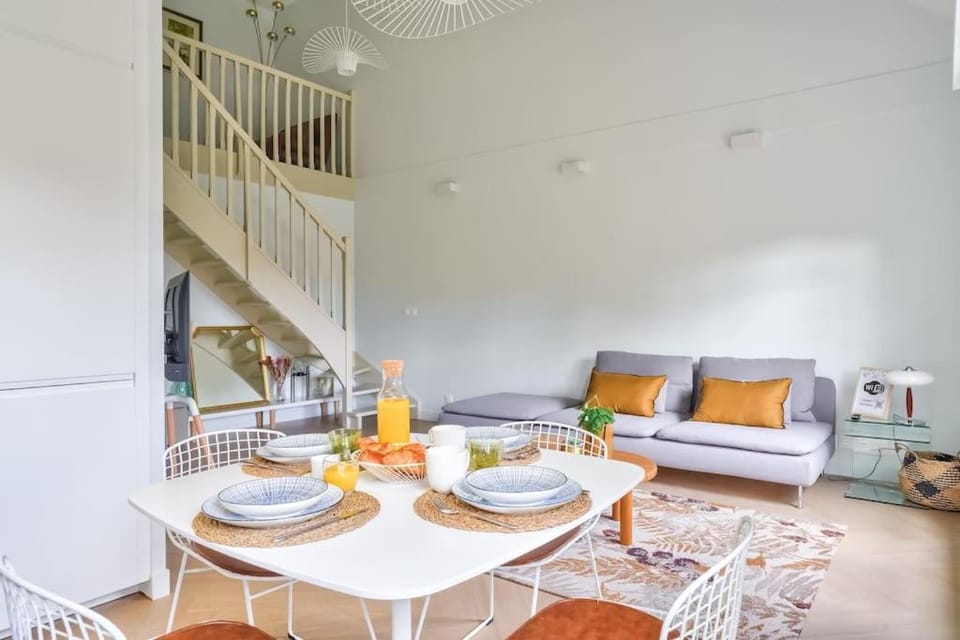 Living room, Seating area, Dining area