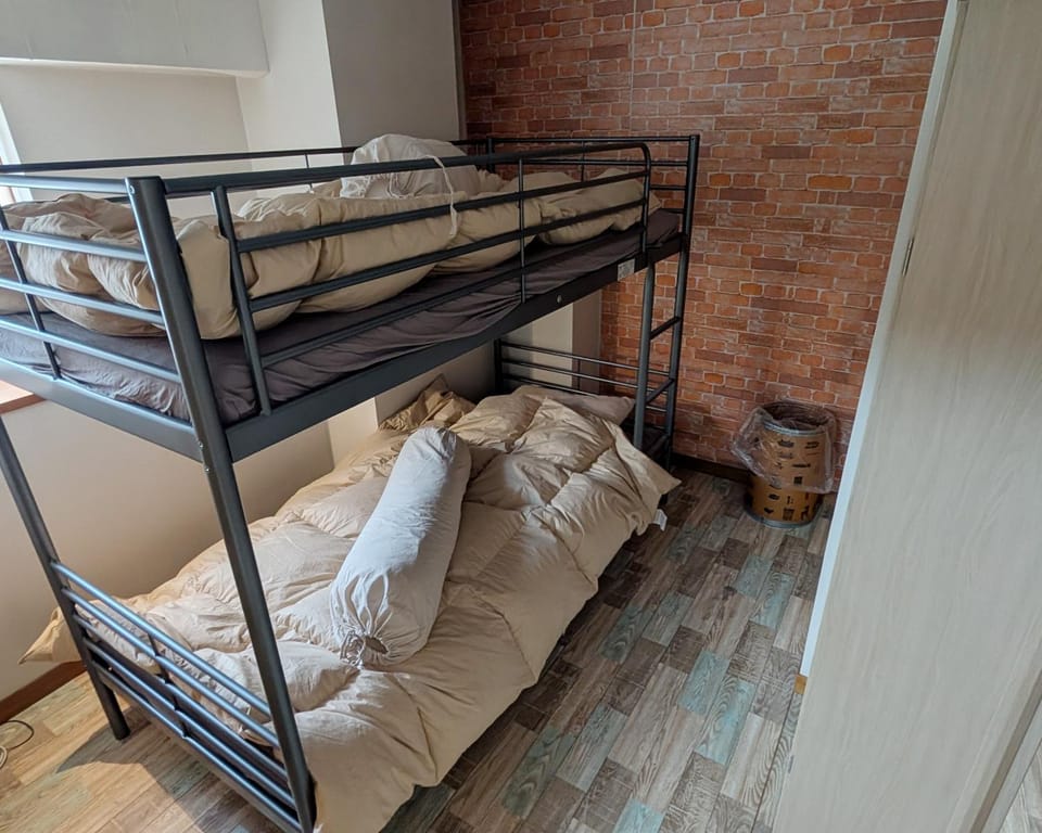 Bedroom, bunk bed