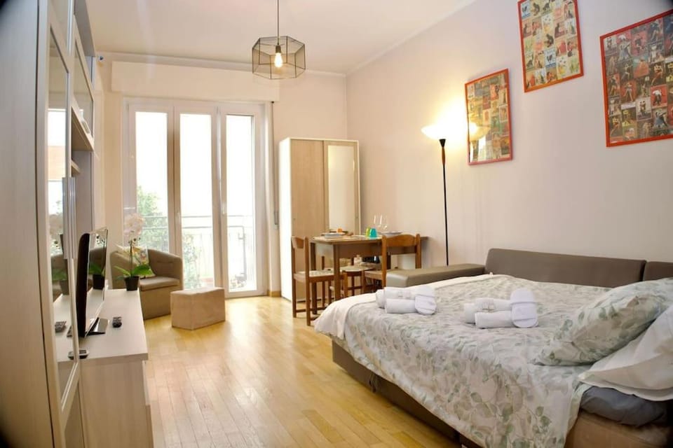 Bed, Living room