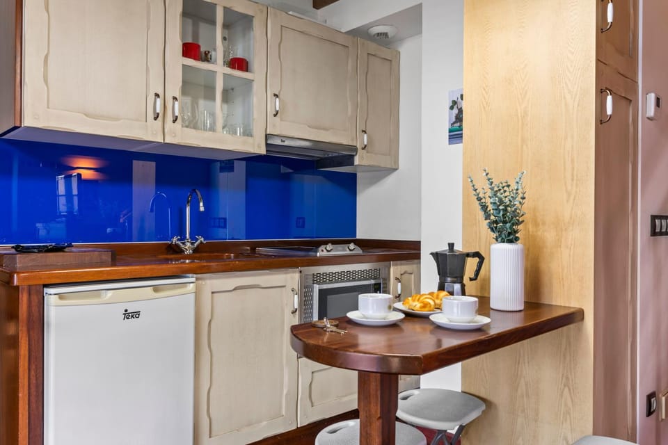Kitchen or kitchenette, Living room