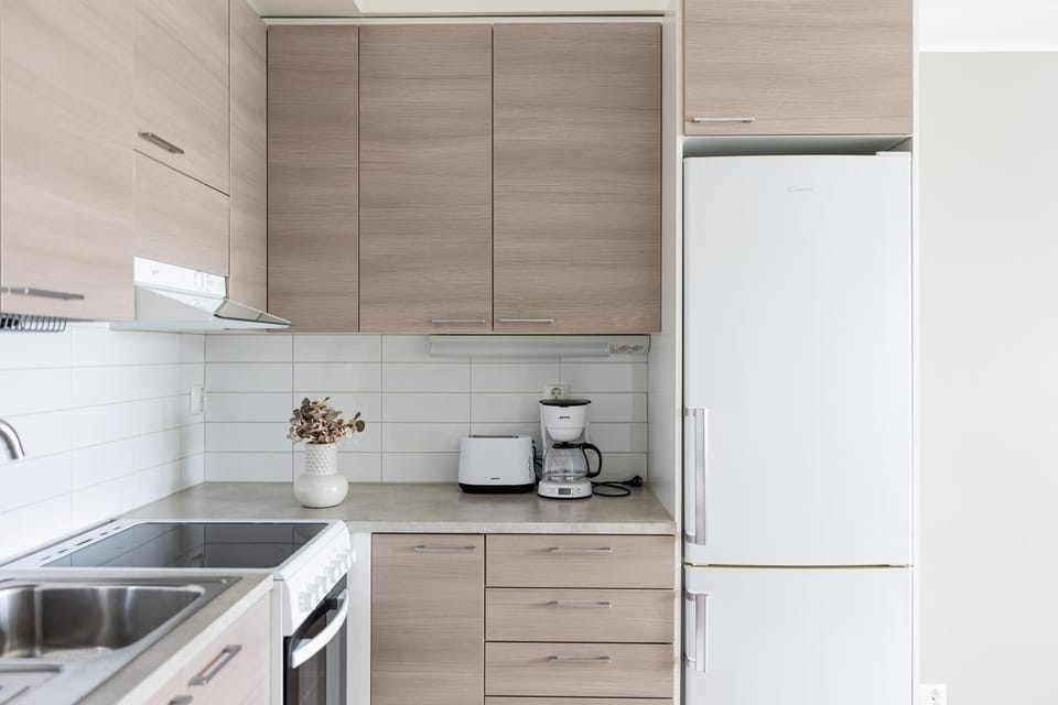 Coffee/tea facilities, oven, stove, toaster
