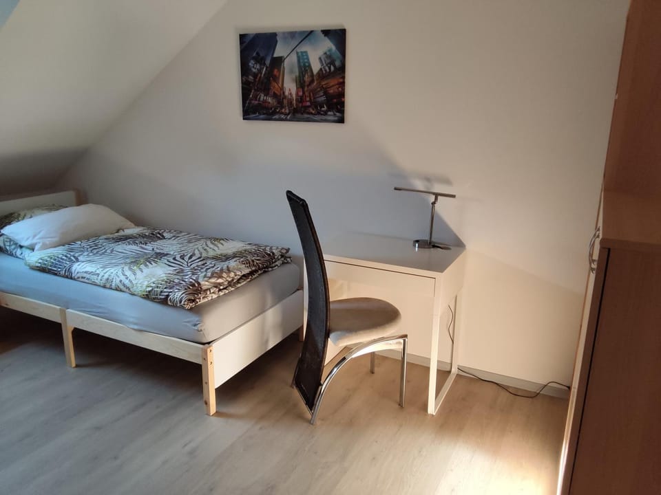 Bed, Seating area, Bedroom