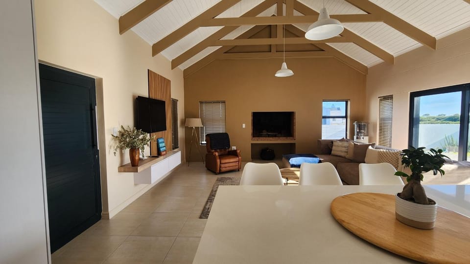 BBQ facilities, TV and multimedia, Living room, Seating area