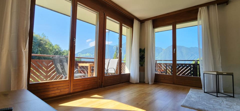 View (from property/room), Balcony/Terrace, Living room