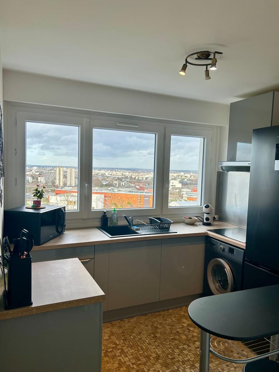 Appartement cosy ligne 11 proche Paris Apartment in Paris