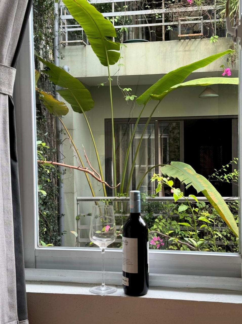 SUPER LOCATION "Heart of the Old Quarter- Friendly 48BN Apartment in Hanoi