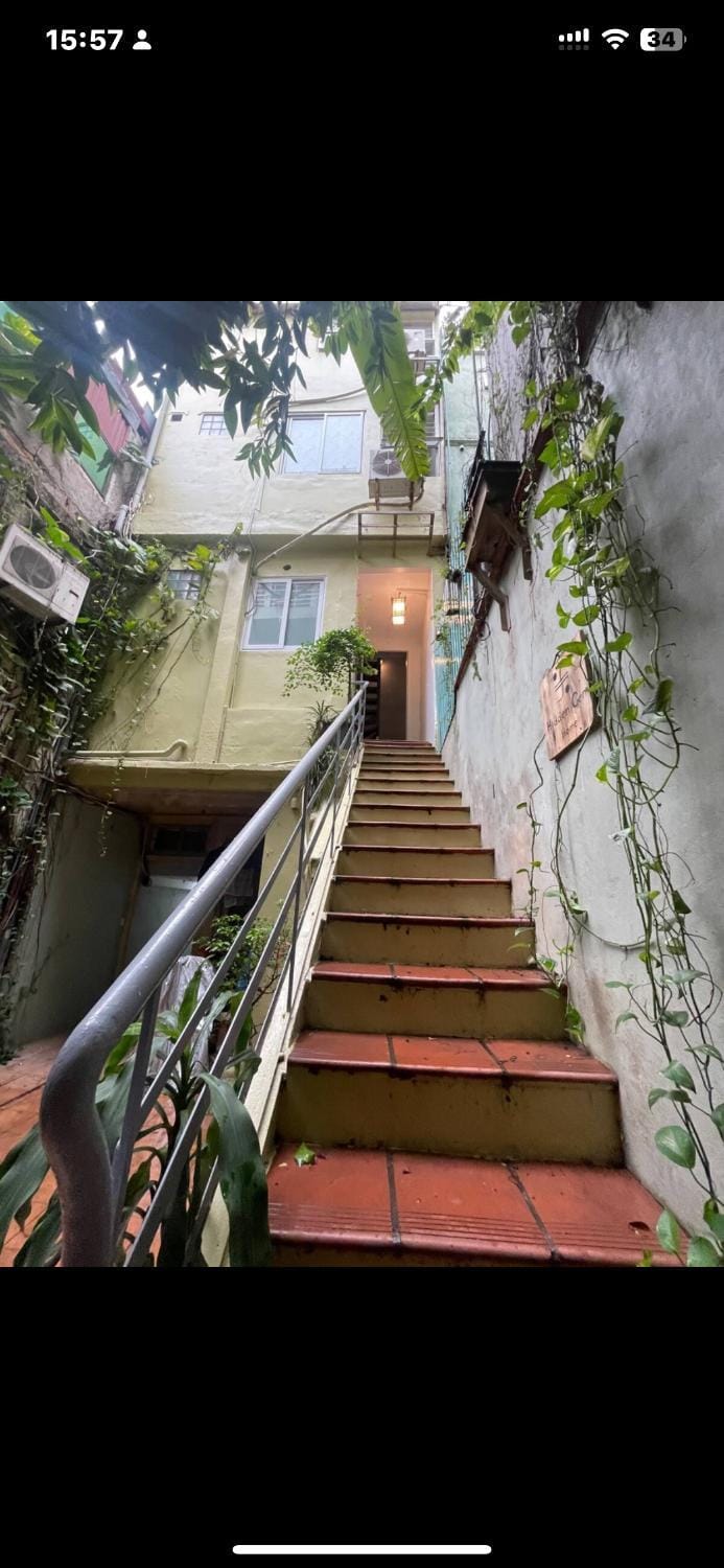SUPER LOCATION "Heart of the Old Quarter- Friendly 48BN Apartment in Hanoi