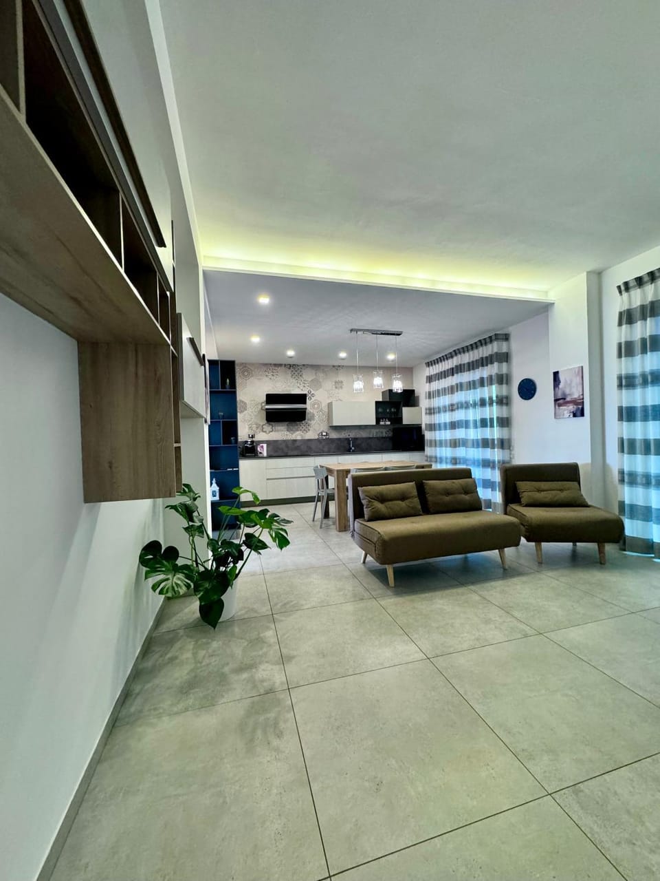 TV and multimedia, Kitchen or kitchenette, Living room, Seating area