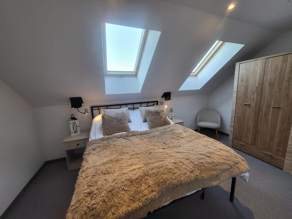 Bed, Photo of the whole room, Bedroom, wardrobe