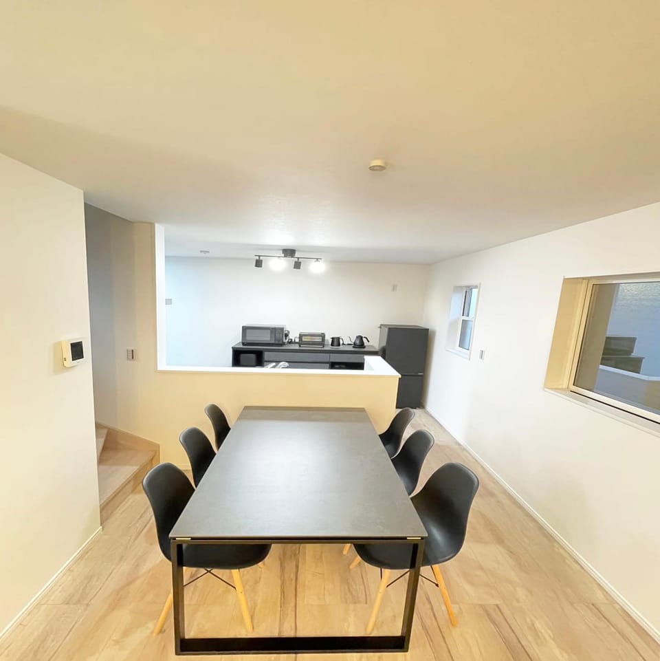 Kitchen or kitchenette, Living room, Seating area, Dining area
