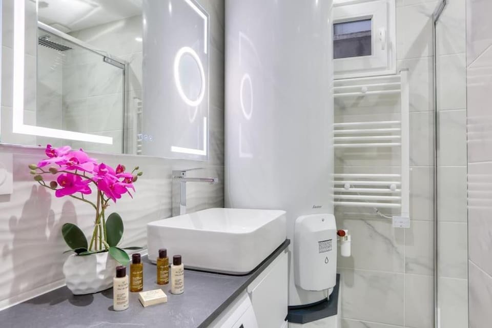 Shower, Bathroom, towels