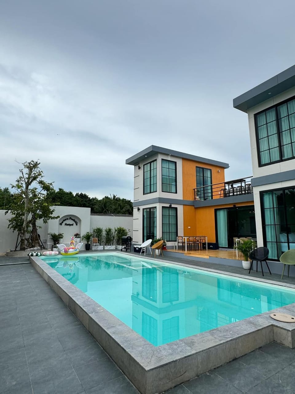 Property building, Pool view