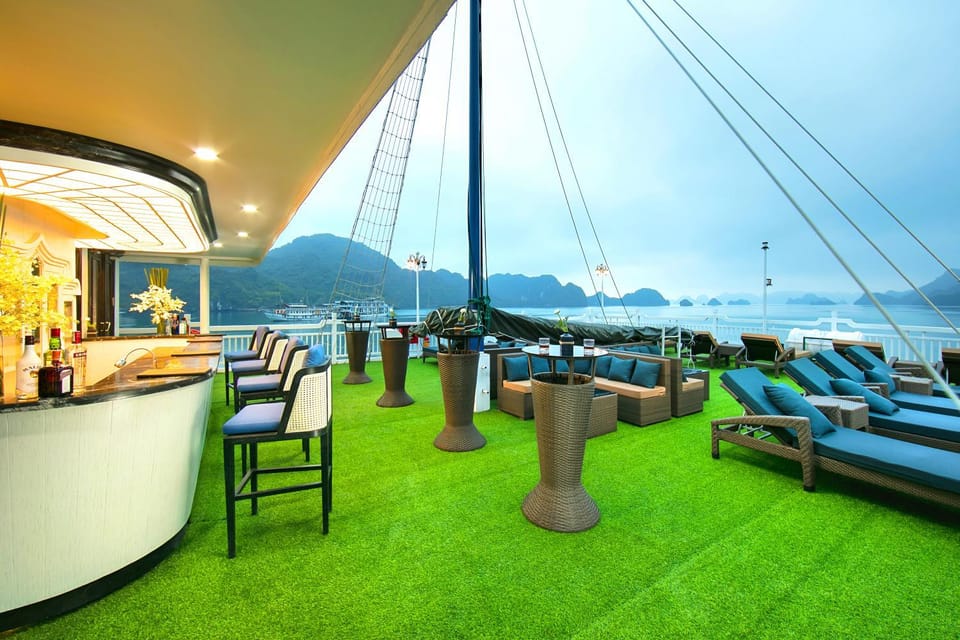 Patio, Nearby landmark, Day, Natural landscape, Activities, Living room, Lounge or bar, Seating area, Lake view, Mountain view, River view, Sea view, Sunrise, Sunset, sunbed, Internal: Not applicable to any particular room