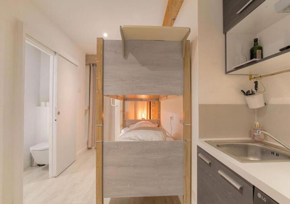 Kitchen or kitchenette