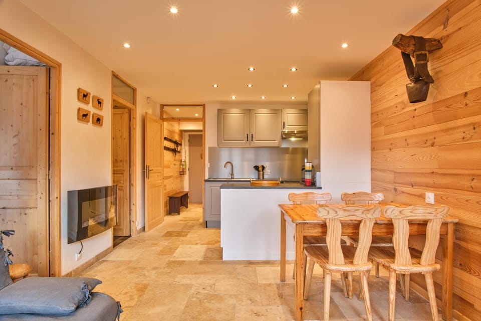 Kitchen or kitchenette, Living room