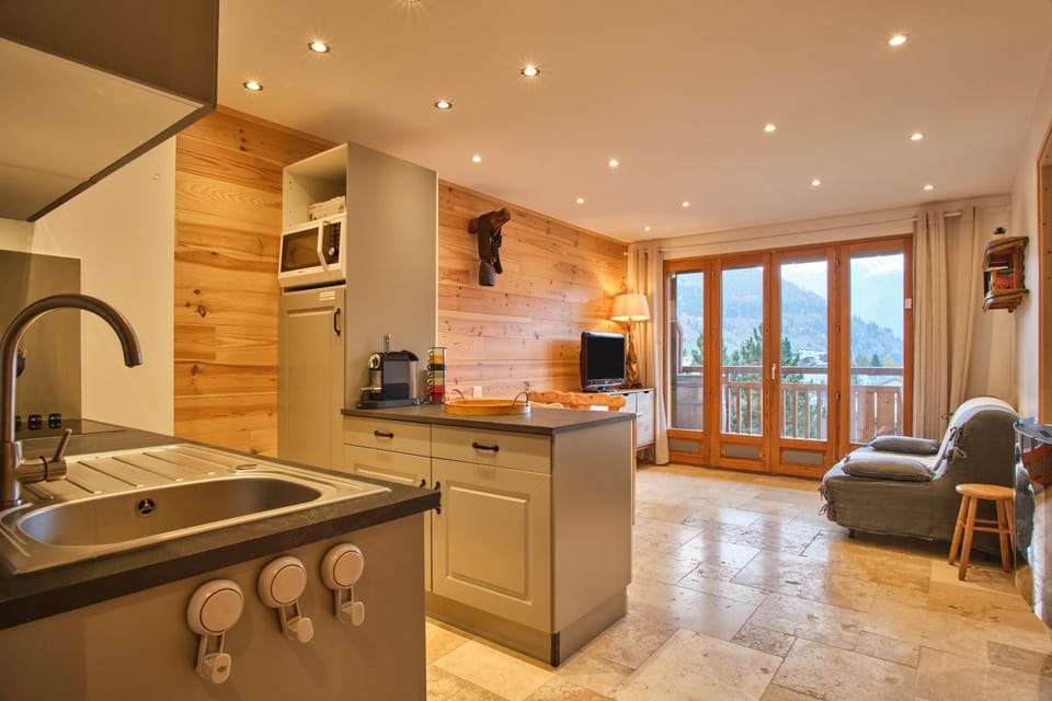 Property building, Kitchen or kitchenette, Living room