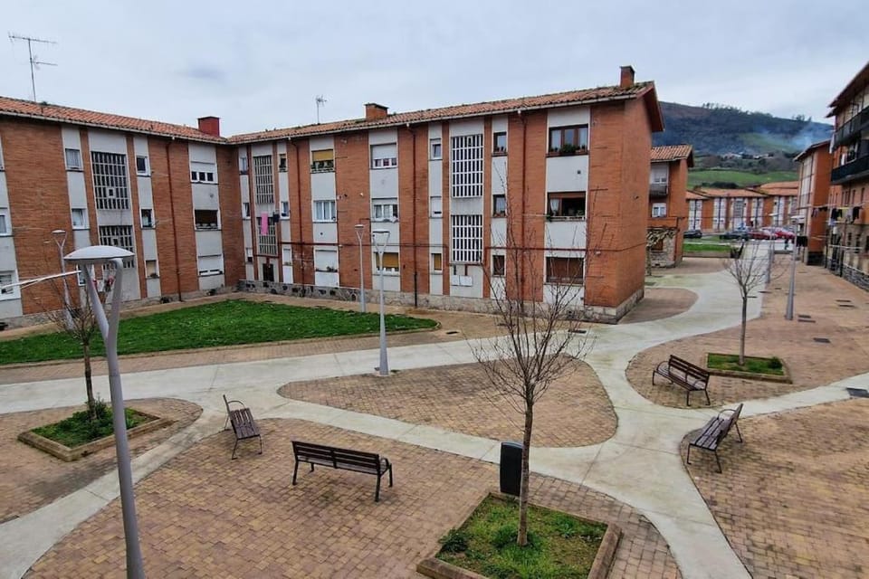 Property building, Spring, Day, Neighbourhood, Natural landscape, Street view, Location