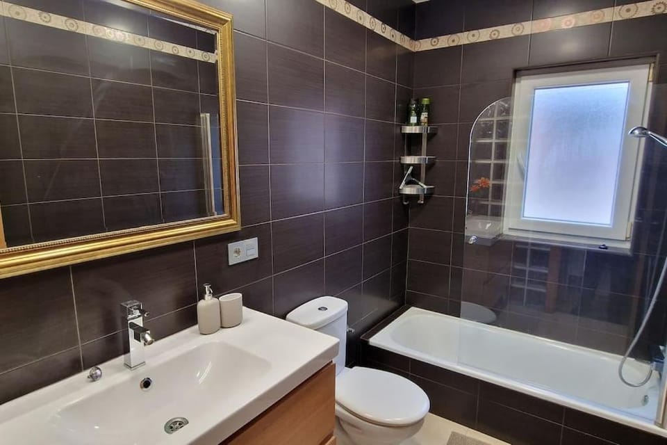 Bathroom, Bath, towels