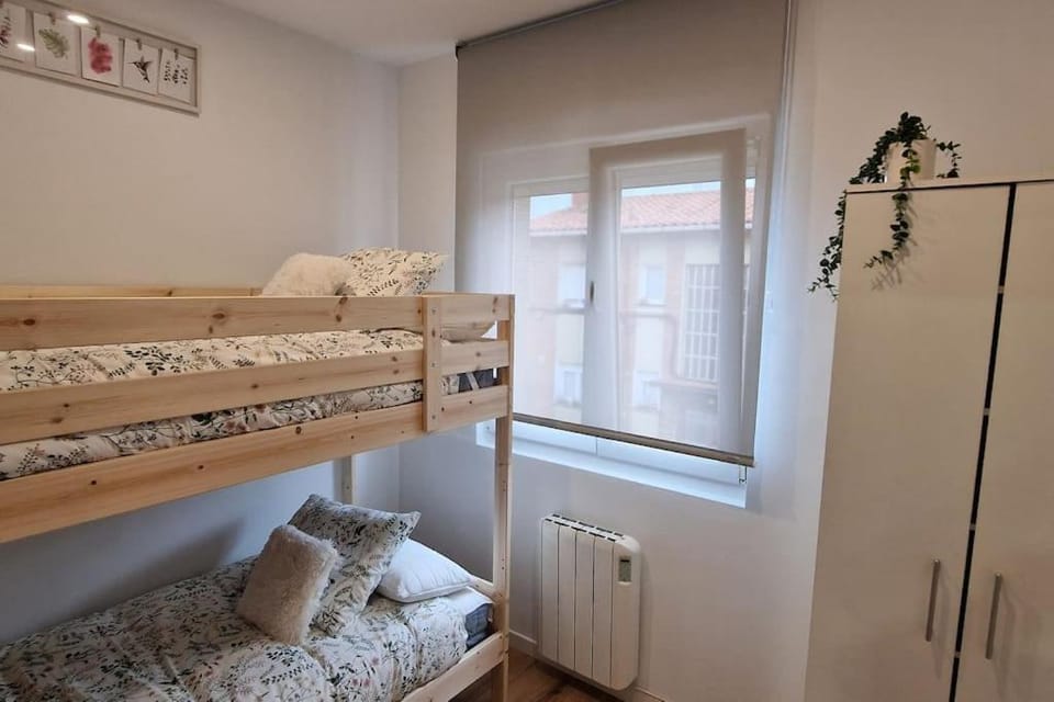 Photo of the whole room, Bedroom, bunk bed, wardrobe