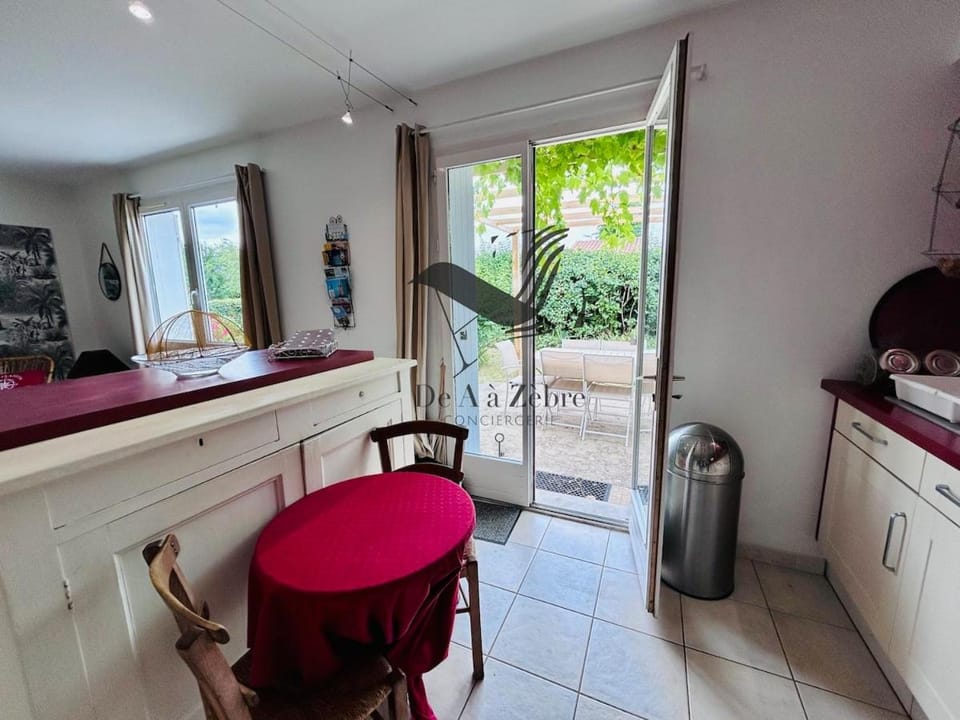 ChaviD 17 - Spacieuse maison avec jardin Bed and Breakfast in Nouvelle-Aquitaine