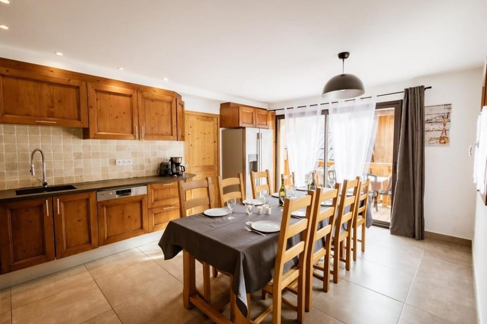 Property building, Kitchen or kitchenette, Living room