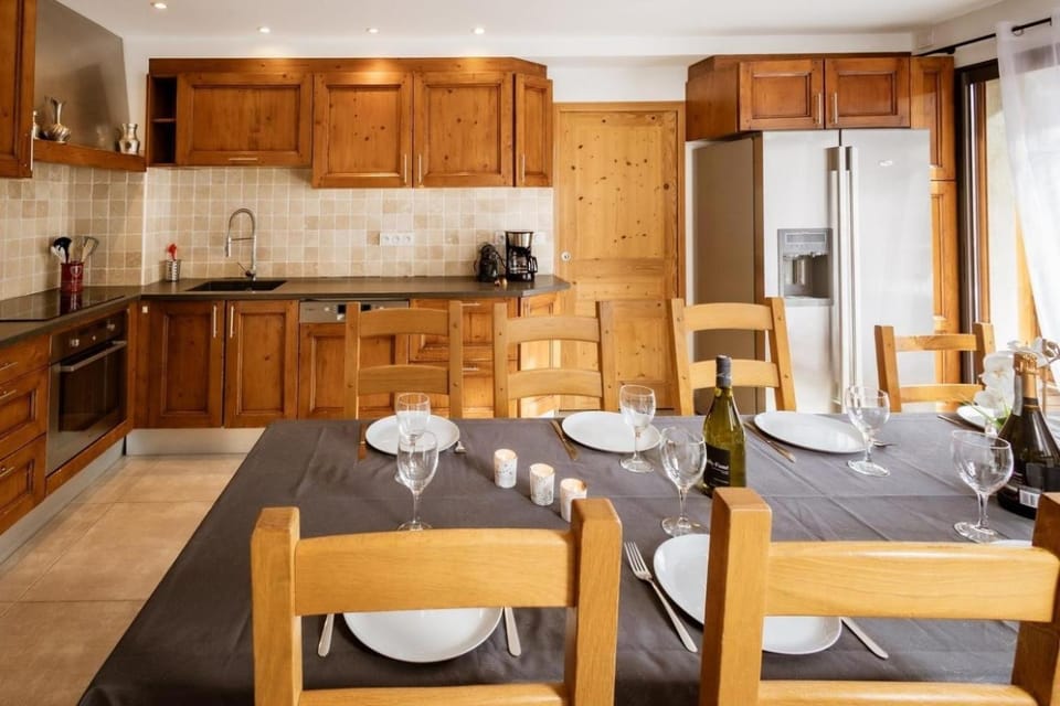 Property building, Kitchen or kitchenette, Living room