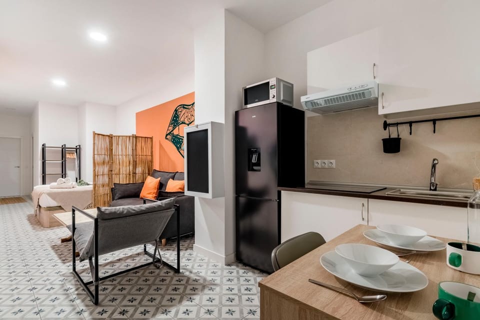 Kitchen or kitchenette, Photo of the whole room, Dining area