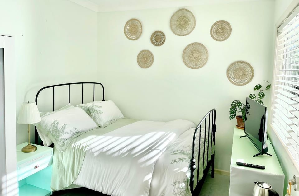 Private bath garden view guest room pet friendly Vacation rental in Sydney