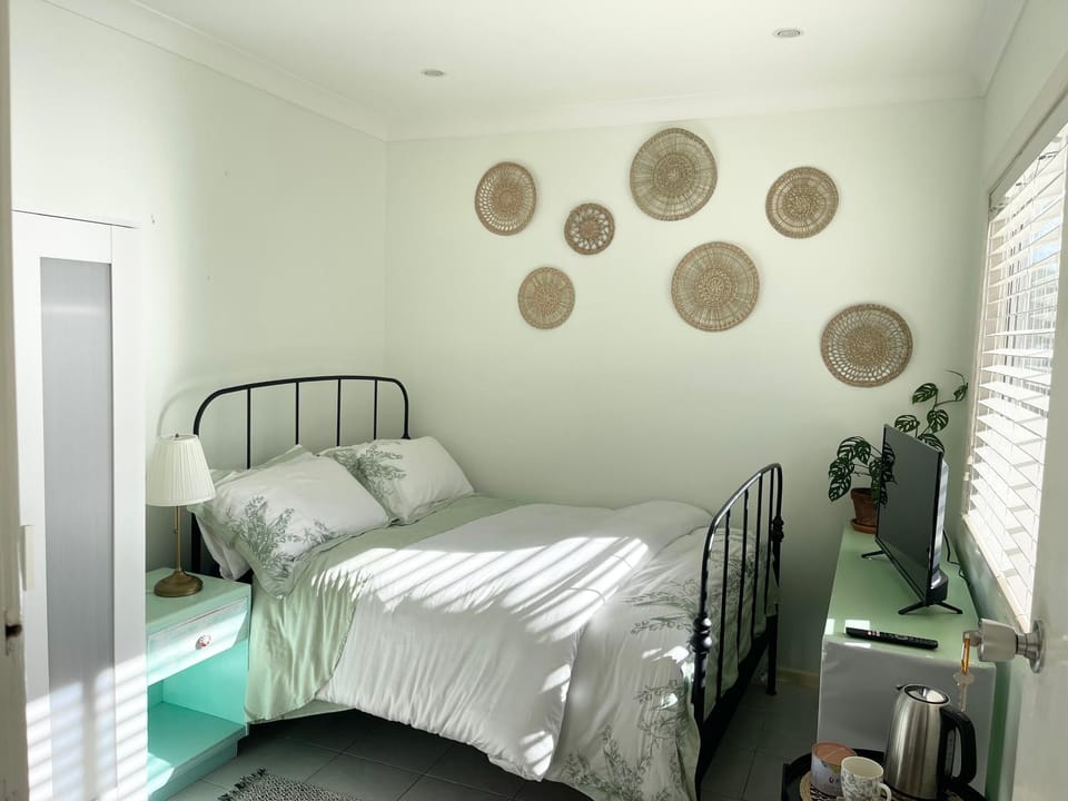 Private bath garden view guest room pet friendly Vacation rental in Sydney