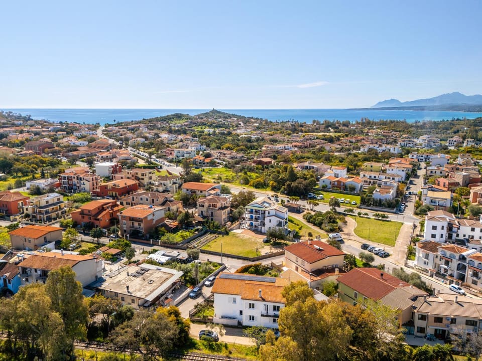 Neighbourhood, Beach