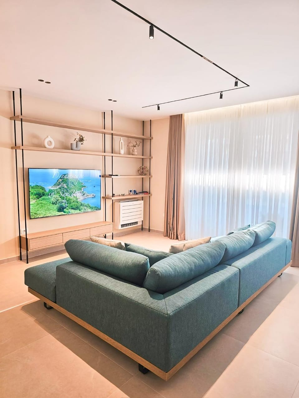 TV and multimedia, Seating area