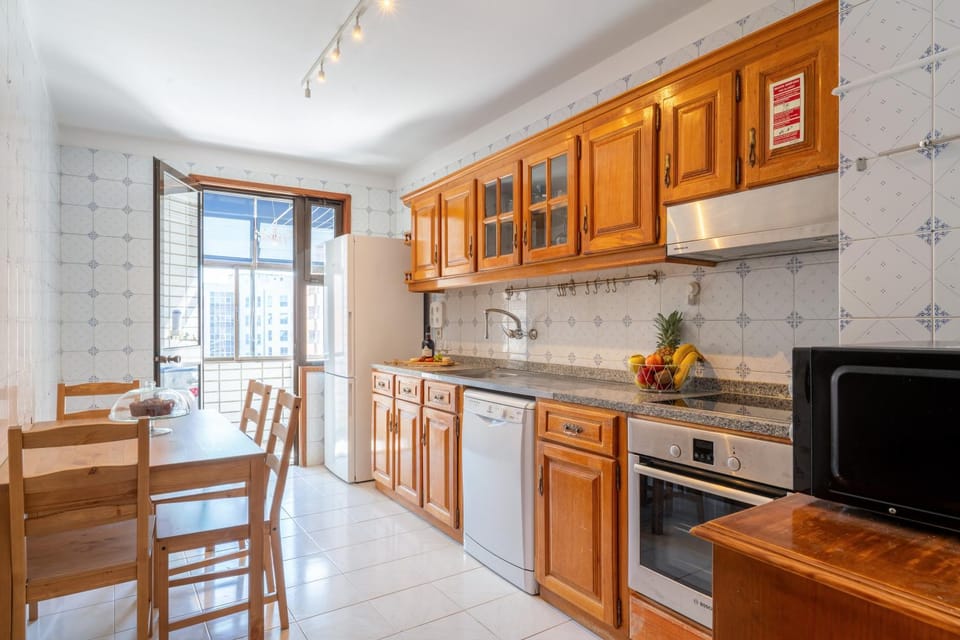 Kitchen or kitchenette, Dining area, dishwasher, oven, stove