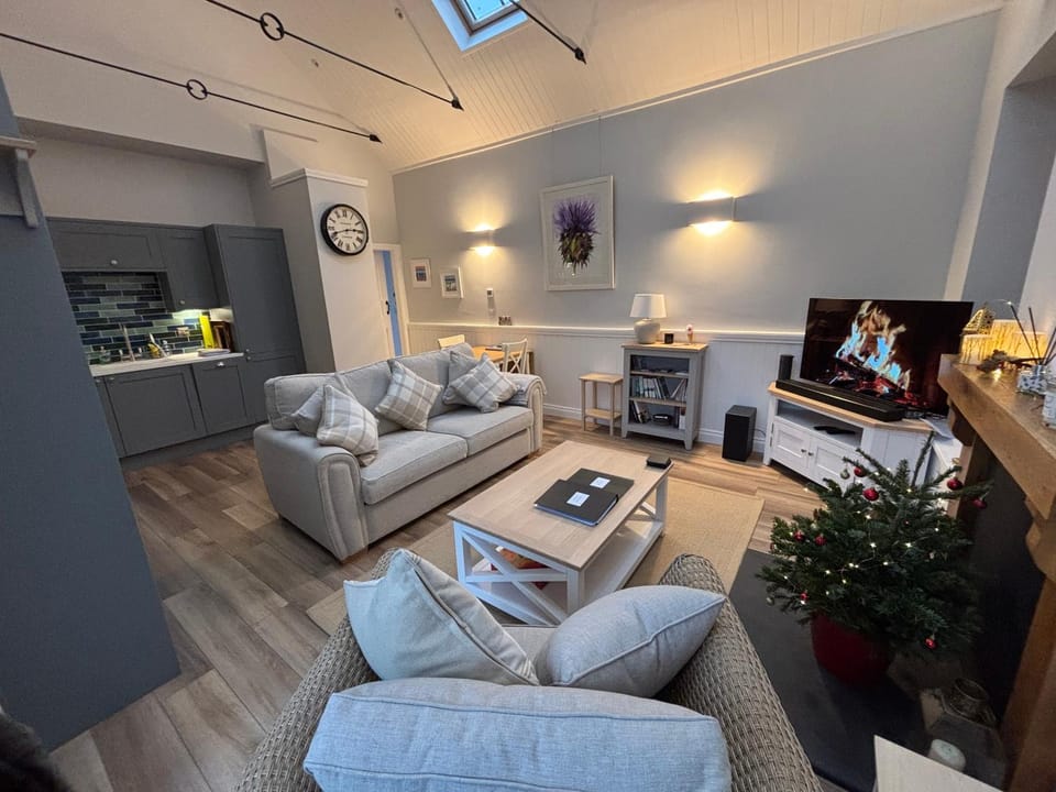 Kitchen or kitchenette, Living room, Dining area
