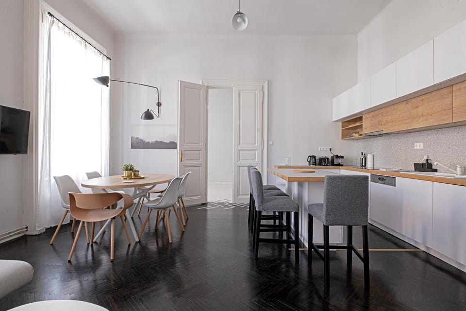 Kitchen or kitchenette, Living room