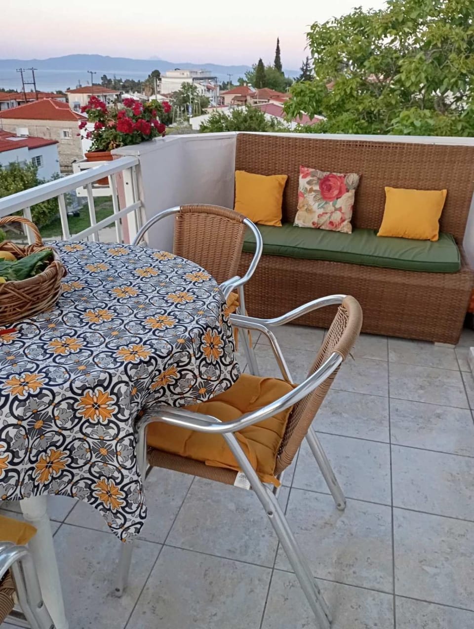 DOM RASPALOZEN NI DALEKO OT MORE I PRIRODi Apartment in Halkidiki