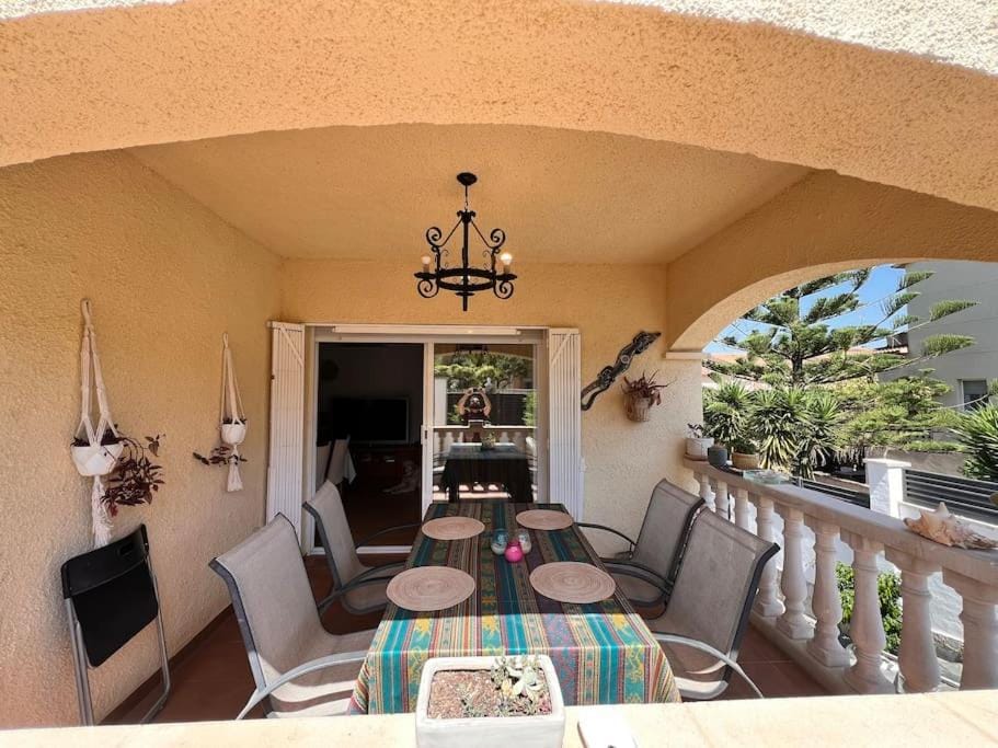 Property building, Balcony/Terrace, Dining area