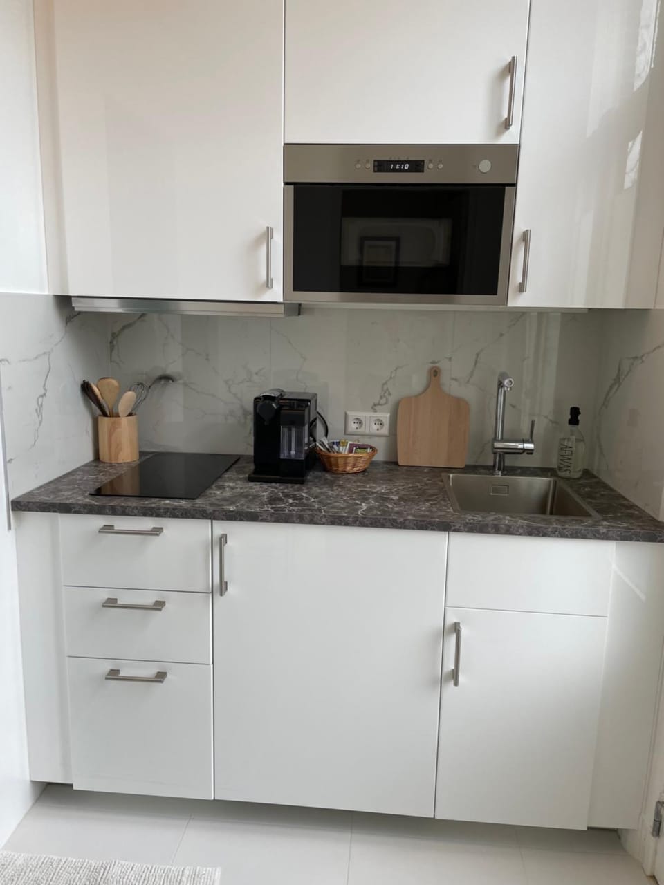 Kitchen or kitchenette, stove, Internal: Not applicable to any particular room