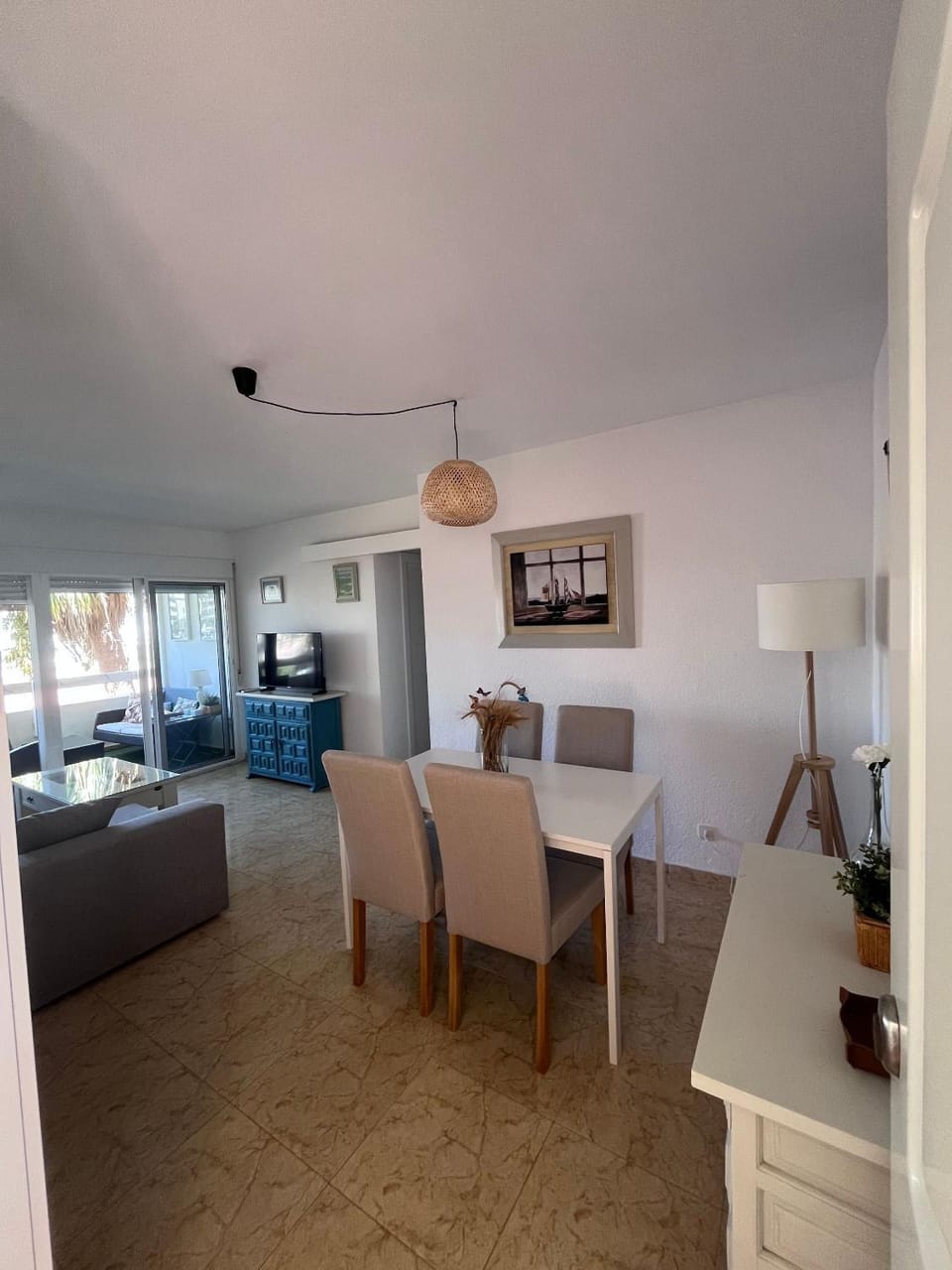 Living room, Decorative detail, Dining area