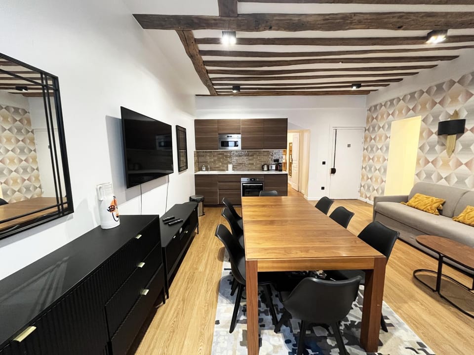 Urban Flat 108 - Stunning 4 BDR Flat in Paris Apartment in Paris