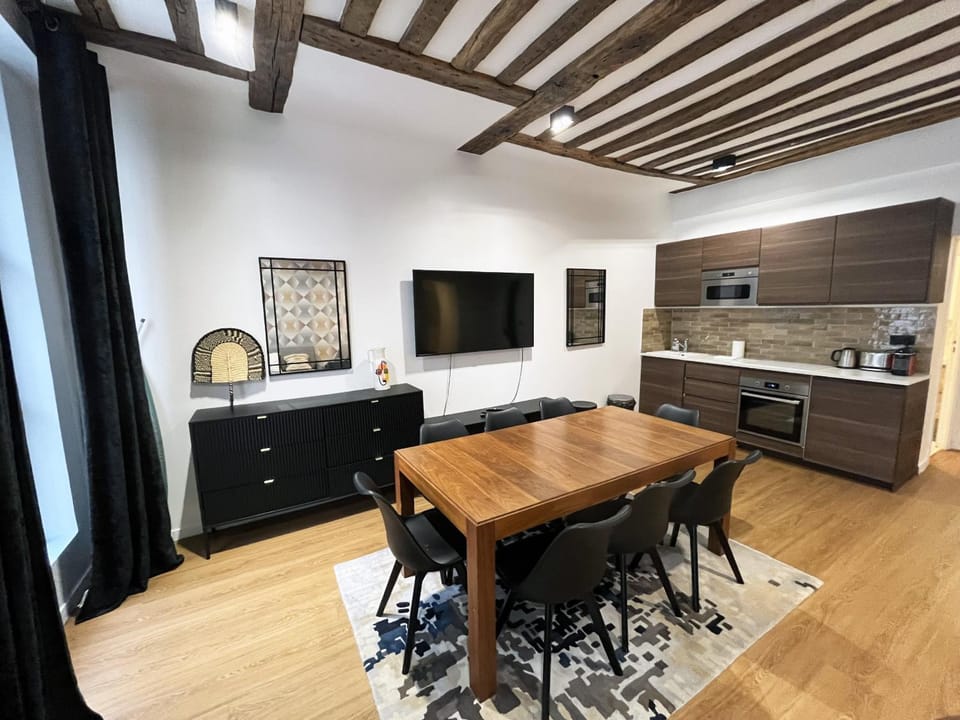 Urban Flat 108 - Stunning 4 BDR Flat in Paris Apartment in Paris