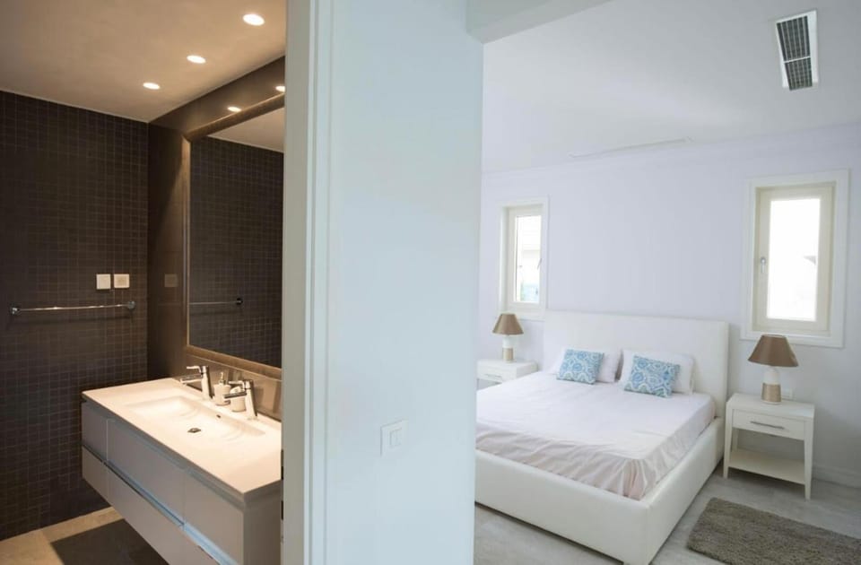 Sea View Three Bedroom Apartment - Marina Village Apartment in Kotor Municipality