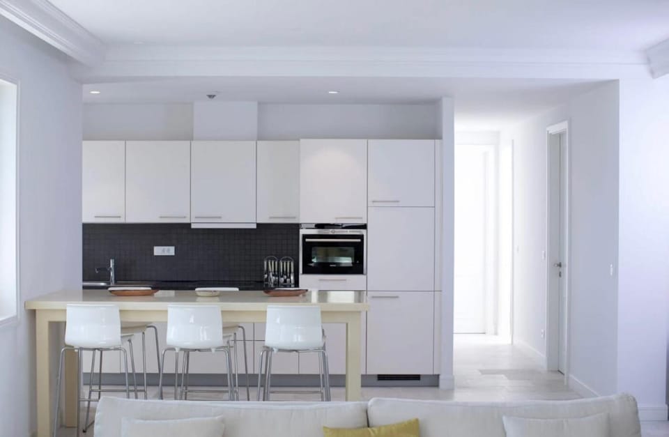 Sea View Three Bedroom Apartment - Marina Village Apartment in Kotor Municipality