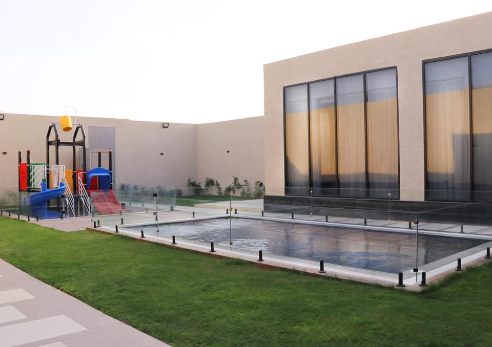 Swimming pool, Swimming pool