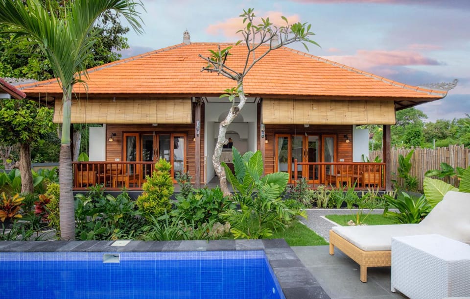 Property building, Patio, Swimming pool