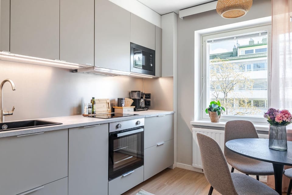 Coffee/tea facilities, Kitchen or kitchenette, Dining area, dishwasher, oven, stove, toaster